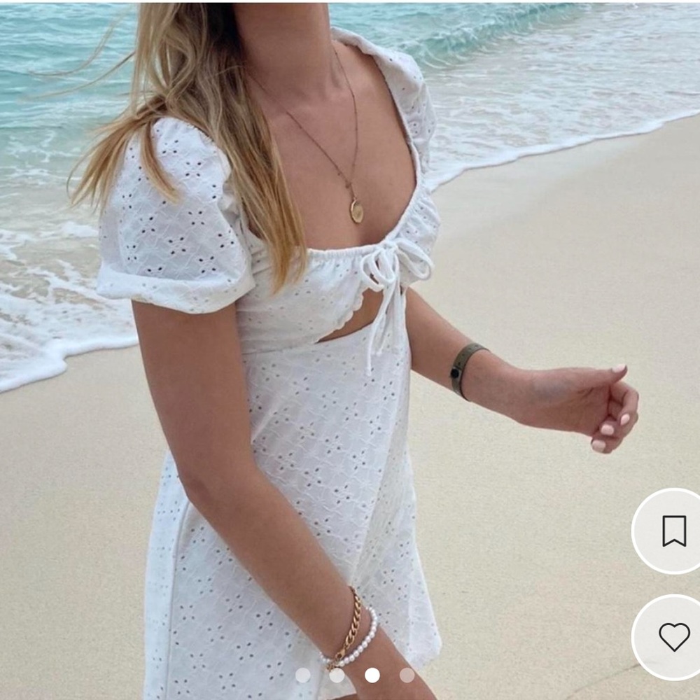 White puff sleeve dress